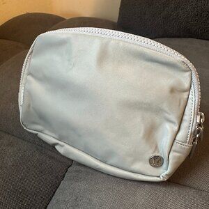 Lululemon Everywhere Belt Bag Large (2L) – Rhino Grey